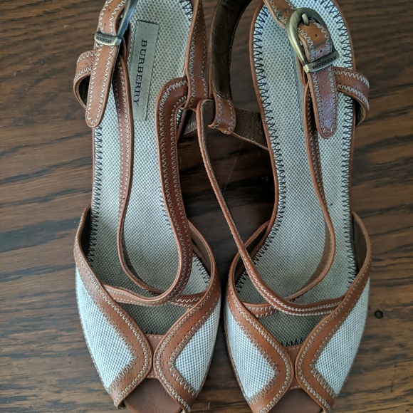 Burberry 7.5 Leather & Linen Classy Peep toe Heels - Picture 4 of 10